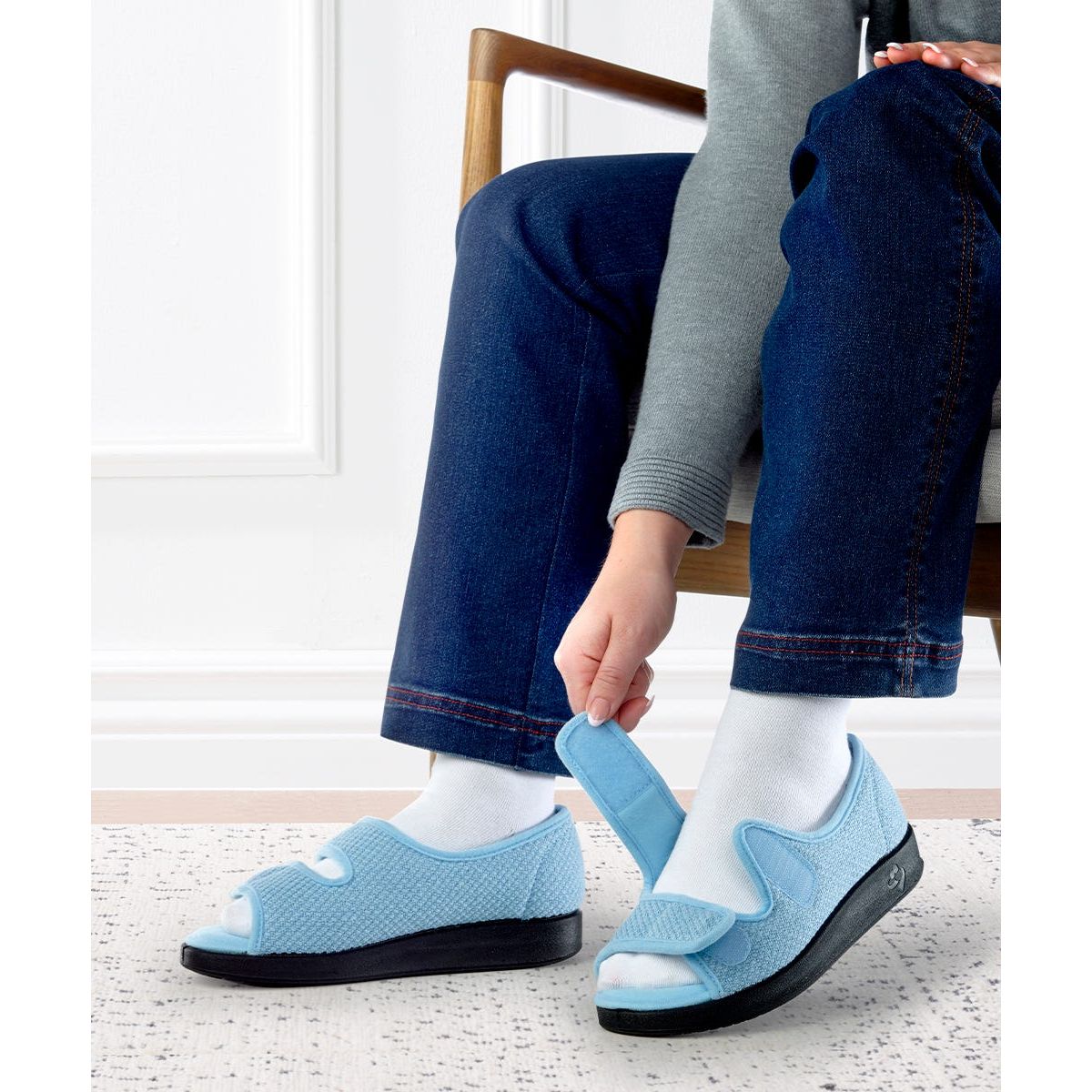 Women’s Easy-Close Sandals – Adjustable Fit (Regular to Extra Wide)