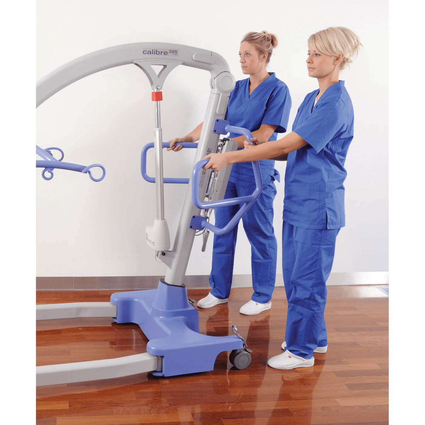 Hoyer Calibre® Bariatric lift with a 850 lb. safe working load
