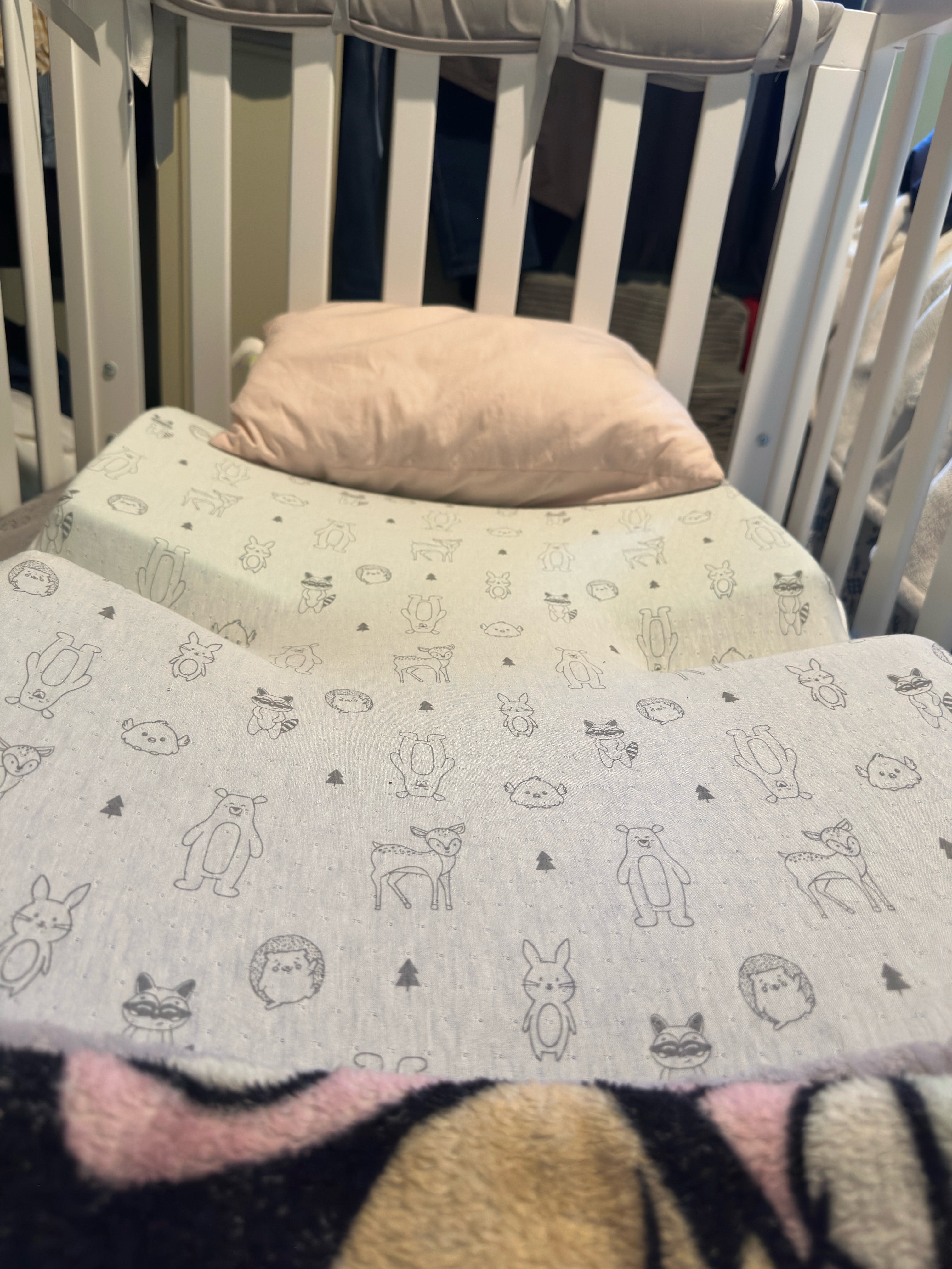 Cloud 9 Care Non-Shift Support Pediatric Sheet by Cloud 9 Care – Crib Sheet System with Support Wedges