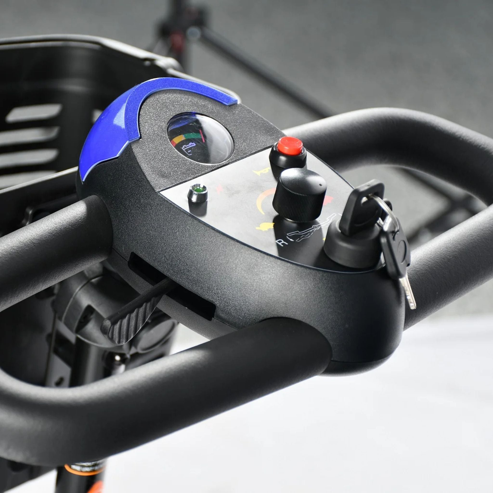 Close-up of the Merits Roadster 3 ergonomic delta tiller with battery indicator, speed control, ignition key, and easy-to-use driving controls.